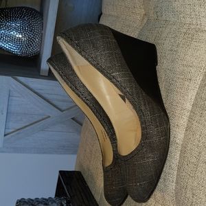Adrienne Vittadini black and gray textured 3 inch wedge heel size 8